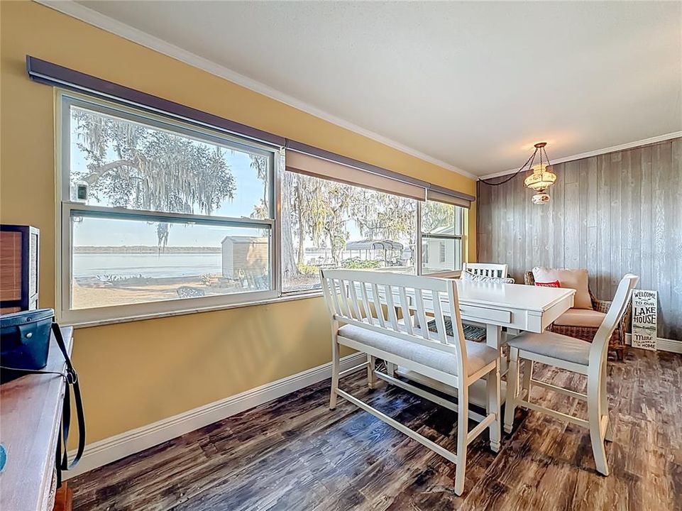 En Venta: $449,000 (4 camas, 2 baños, 1940 Pies cuadrados)