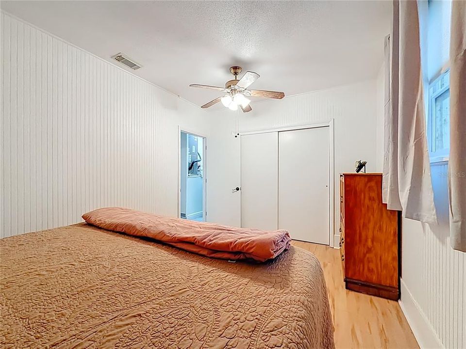 En Venta: $449,000 (4 camas, 2 baños, 1940 Pies cuadrados)