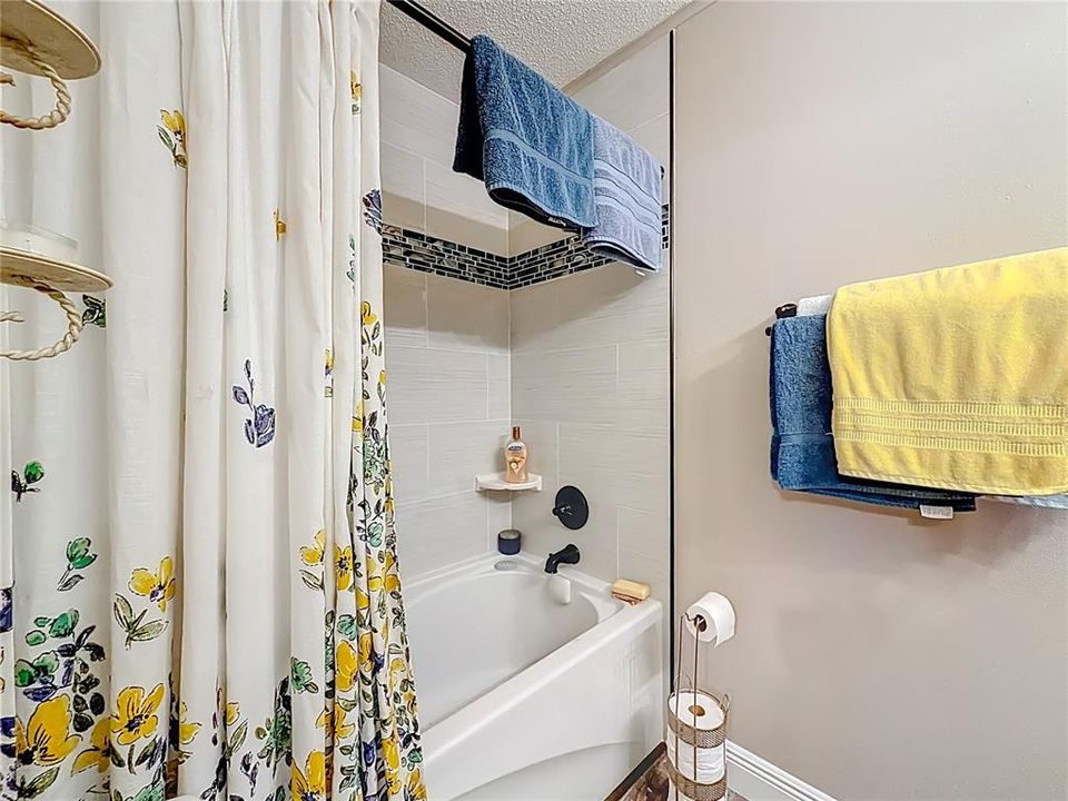 En Venta: $449,000 (4 camas, 2 baños, 1940 Pies cuadrados)