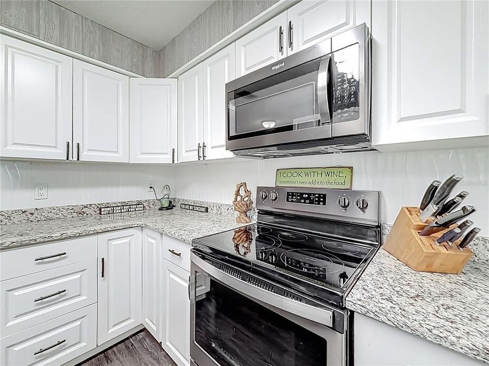 En Venta: $449,000 (4 camas, 2 baños, 1940 Pies cuadrados)