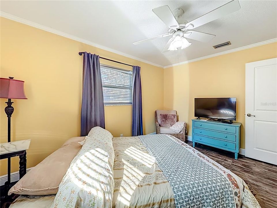 En Venta: $449,000 (4 camas, 2 baños, 1940 Pies cuadrados)