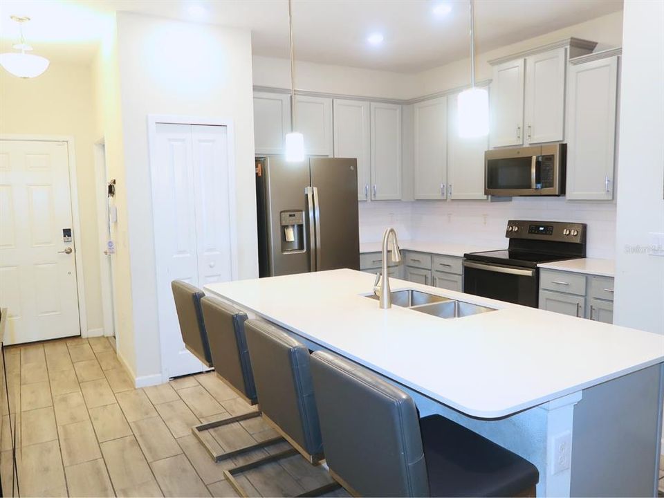 В аренду: $2,200 (3 спален, 2 ванн, 1284 Квадратных фут)