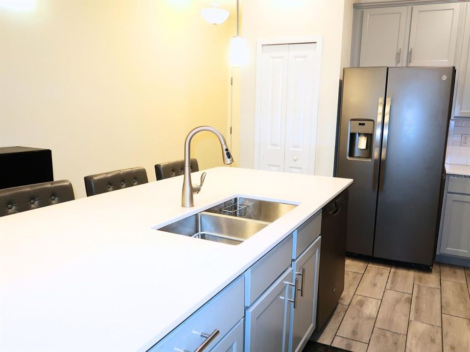 В аренду: $2,200 (3 спален, 2 ванн, 1284 Квадратных фут)