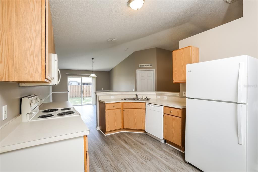 出租: $1,795 (3 贝兹, 2 浴室, 1916 平方英尺)