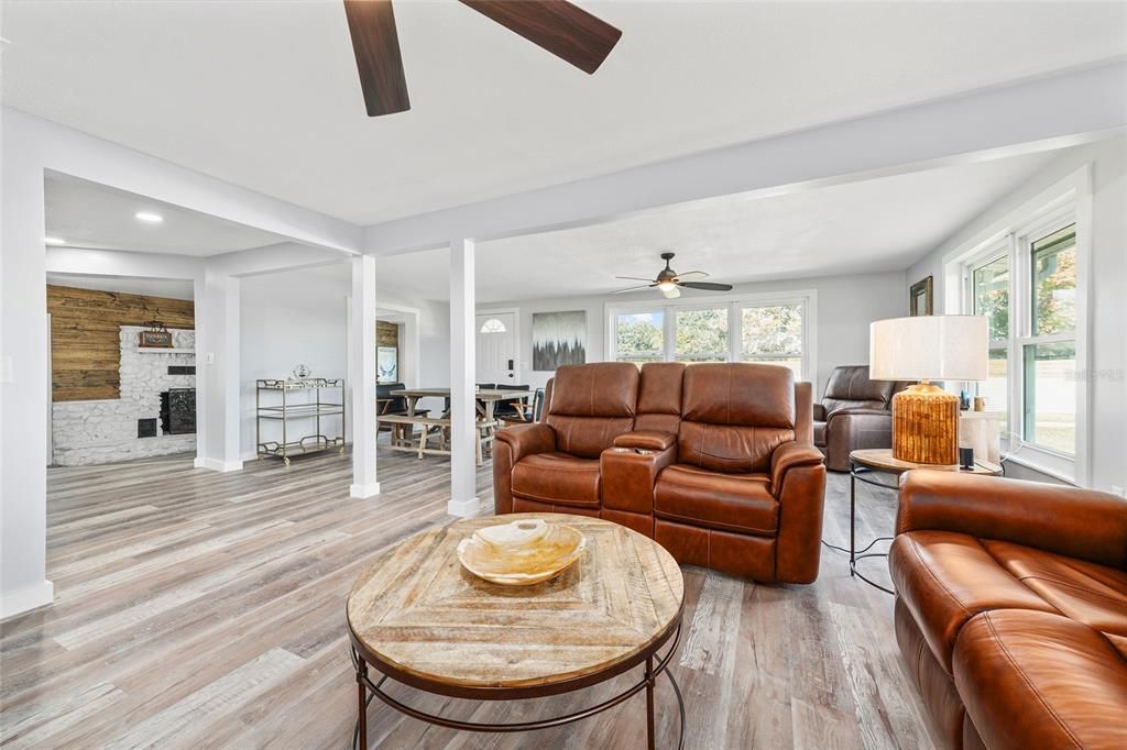 En Venta: $2,844,400 (5 camas, 4 baños, 2654 Pies cuadrados)