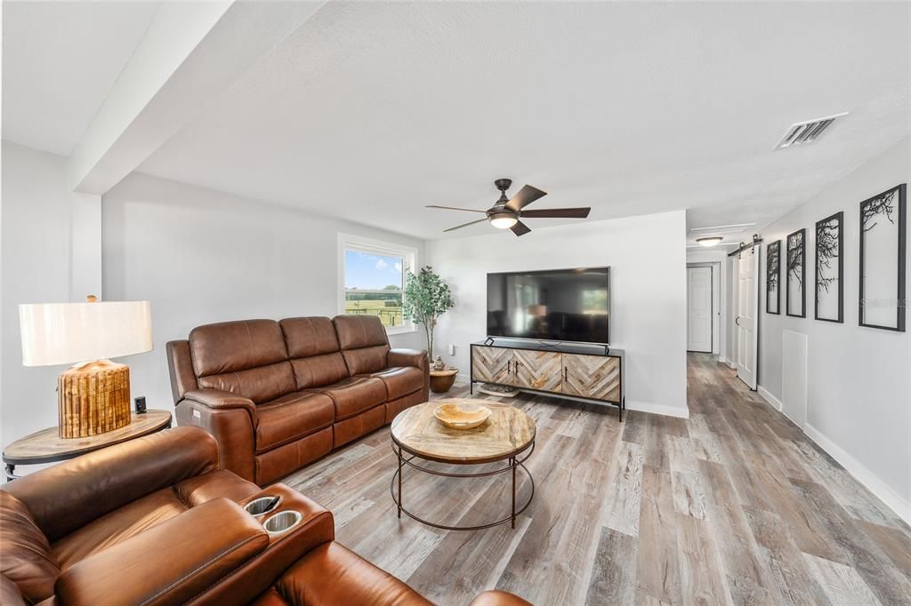 En Venta: $2,844,400 (5 camas, 4 baños, 2654 Pies cuadrados)