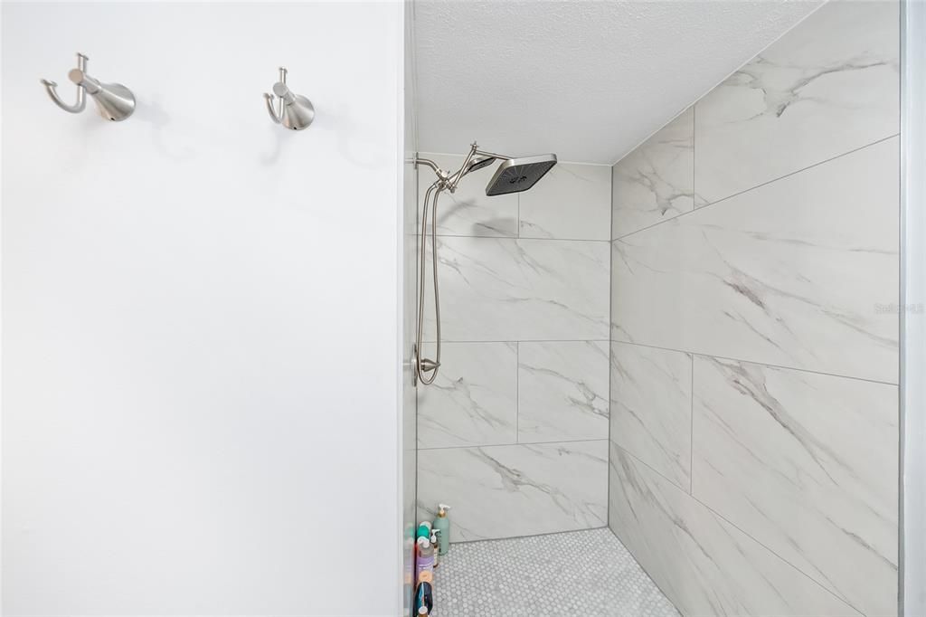 En Venta: $2,844,400 (5 camas, 4 baños, 2654 Pies cuadrados)