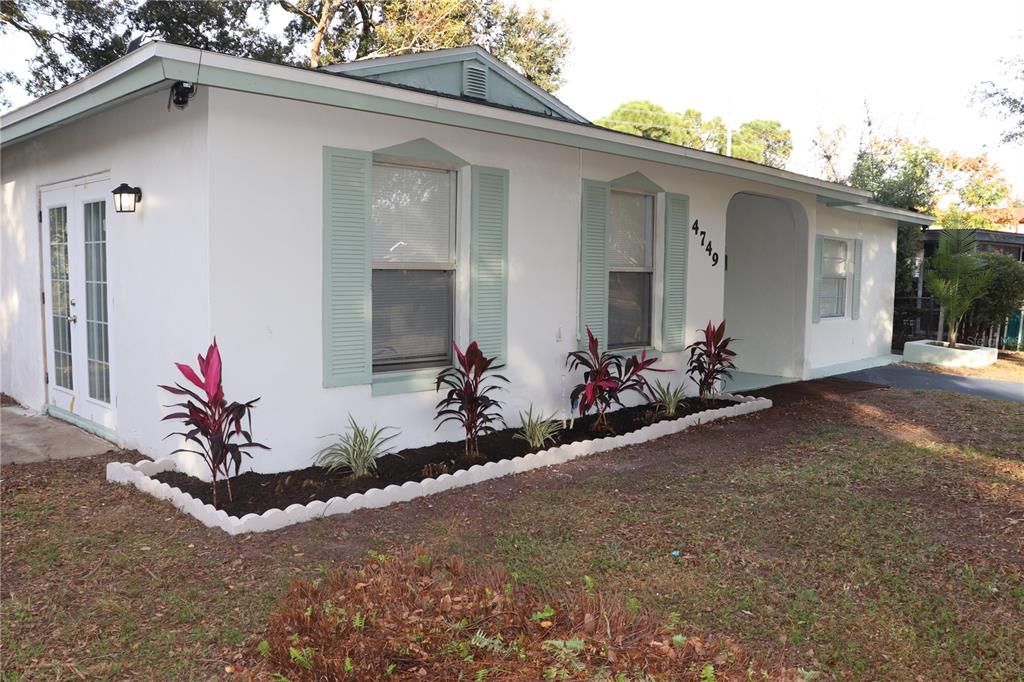 For Sale: $324,900 (4 beds, 2 baths, 1556 Square Feet)