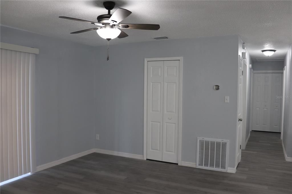 For Sale: $324,900 (4 beds, 2 baths, 1556 Square Feet)