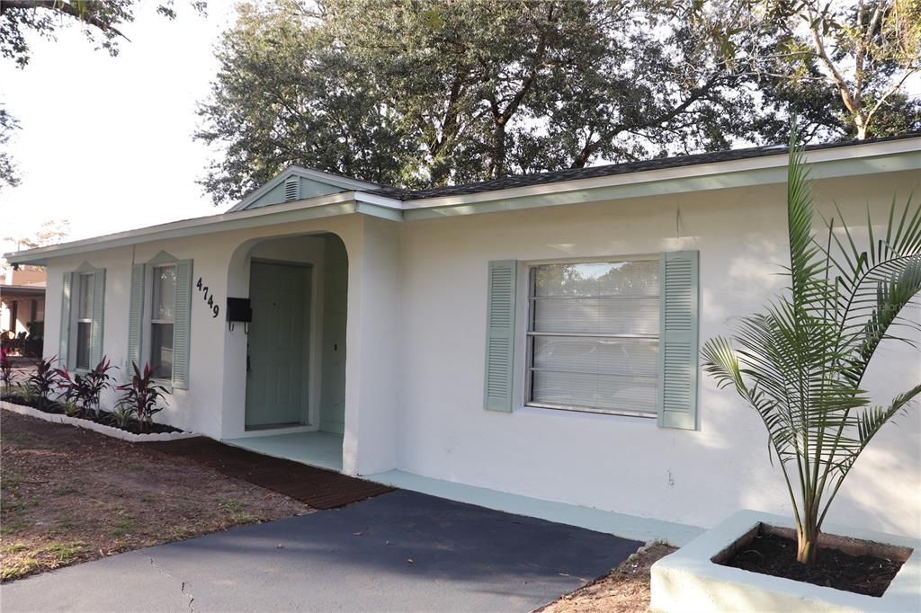For Sale: $324,900 (4 beds, 2 baths, 1556 Square Feet)