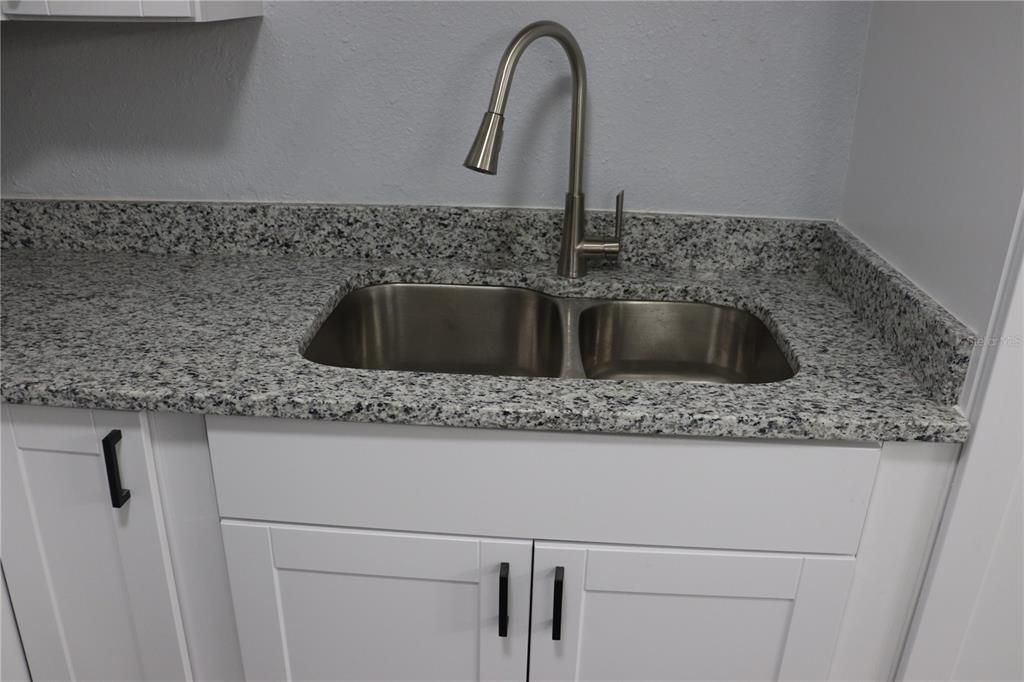 For Sale: $324,900 (4 beds, 2 baths, 1556 Square Feet)