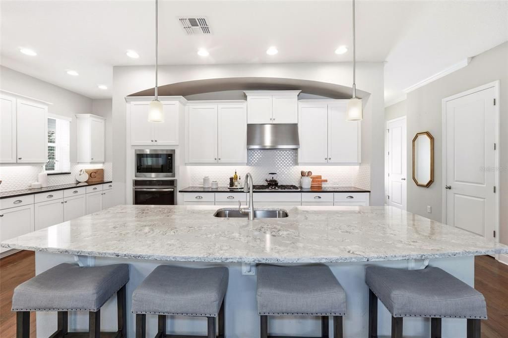 For Sale: $859,900 (3 beds, 2 baths, 2421 Square Feet)