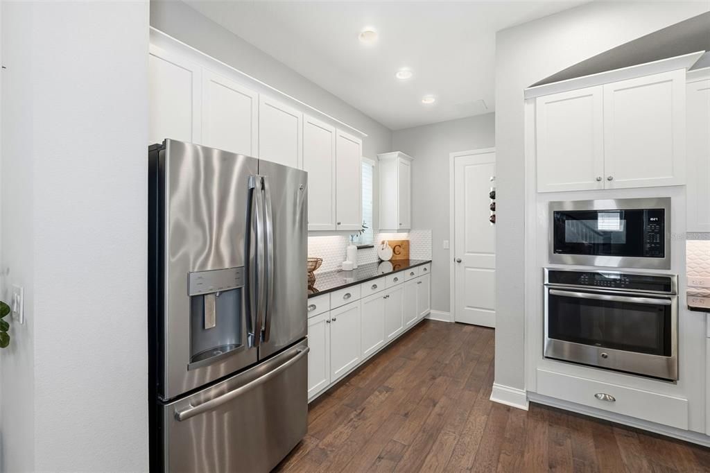 For Sale: $859,900 (3 beds, 2 baths, 2421 Square Feet)