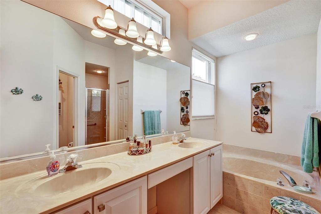 待售: $535,000 (3 贝兹, 2 浴室, 2206 平方英尺)