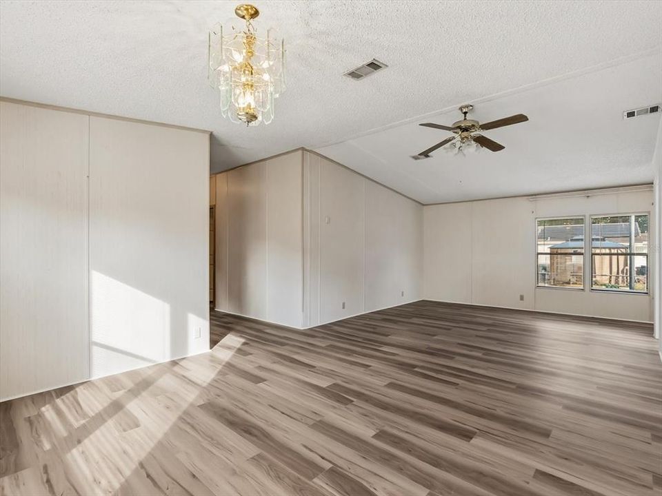 待售: $254,000 (3 贝兹, 2 浴室, 1484 平方英尺)