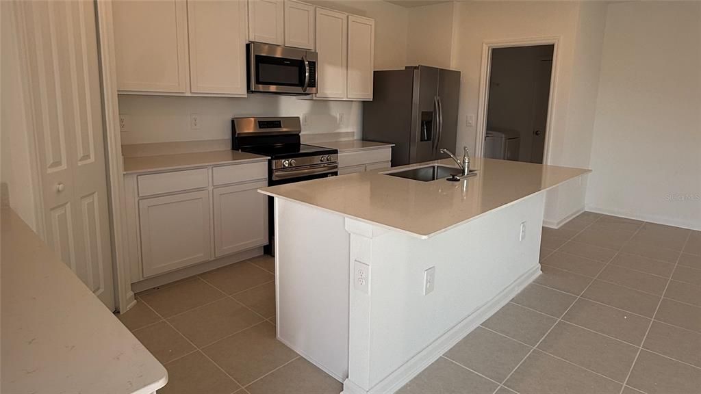 En Renta: $2,300 (5 camas, 2 baños, 2112 Pies cuadrados)