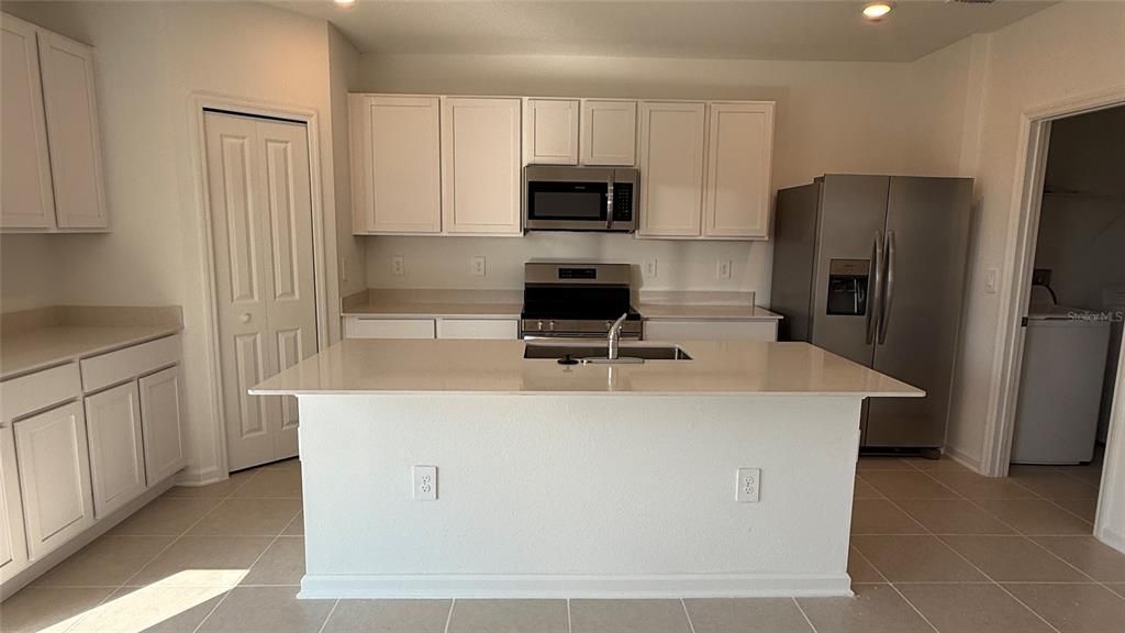 En Renta: $2,300 (5 camas, 2 baños, 2112 Pies cuadrados)