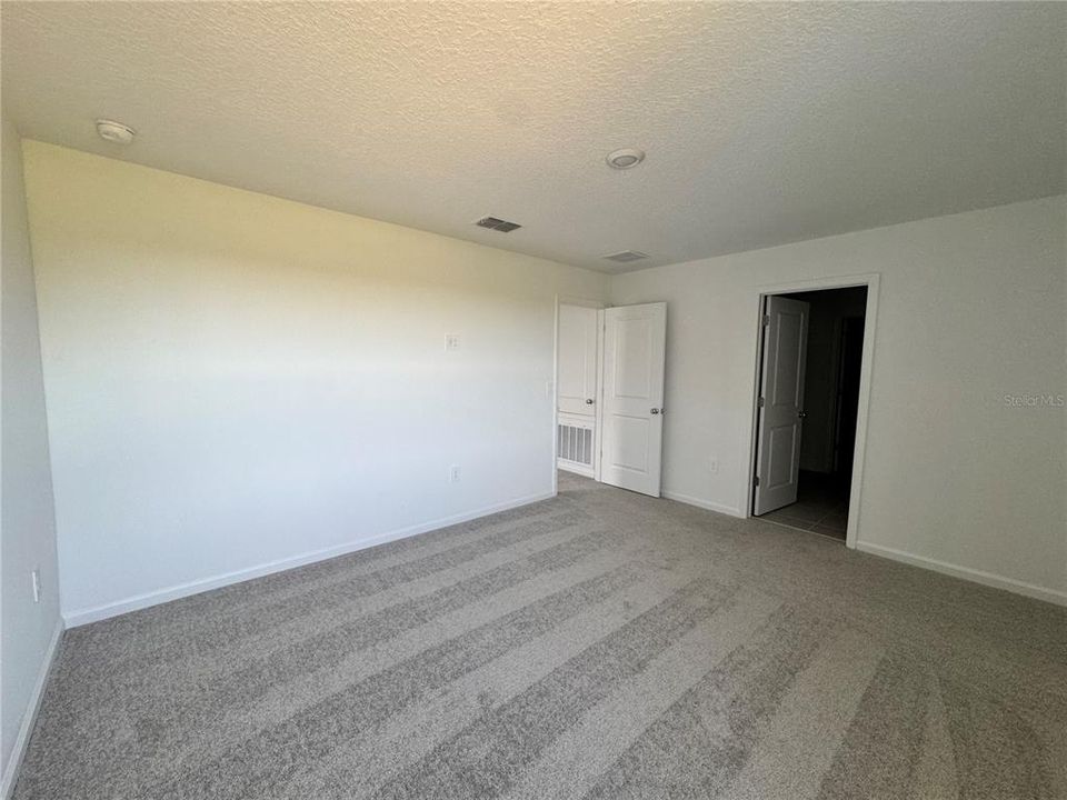 En Renta: $2,300 (5 camas, 2 baños, 2112 Pies cuadrados)