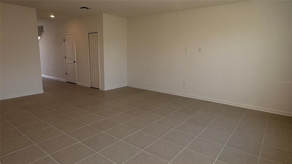 En Renta: $2,300 (5 camas, 2 baños, 2112 Pies cuadrados)