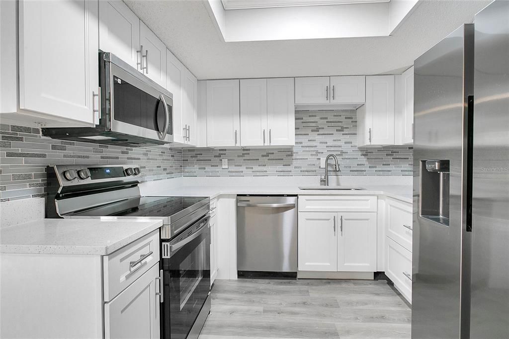 For Sale: $159,500 (2 beds, 2 baths, 1072 Square Feet)