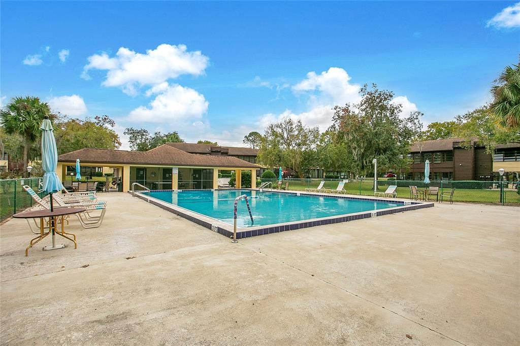 For Sale: $159,500 (2 beds, 2 baths, 1072 Square Feet)