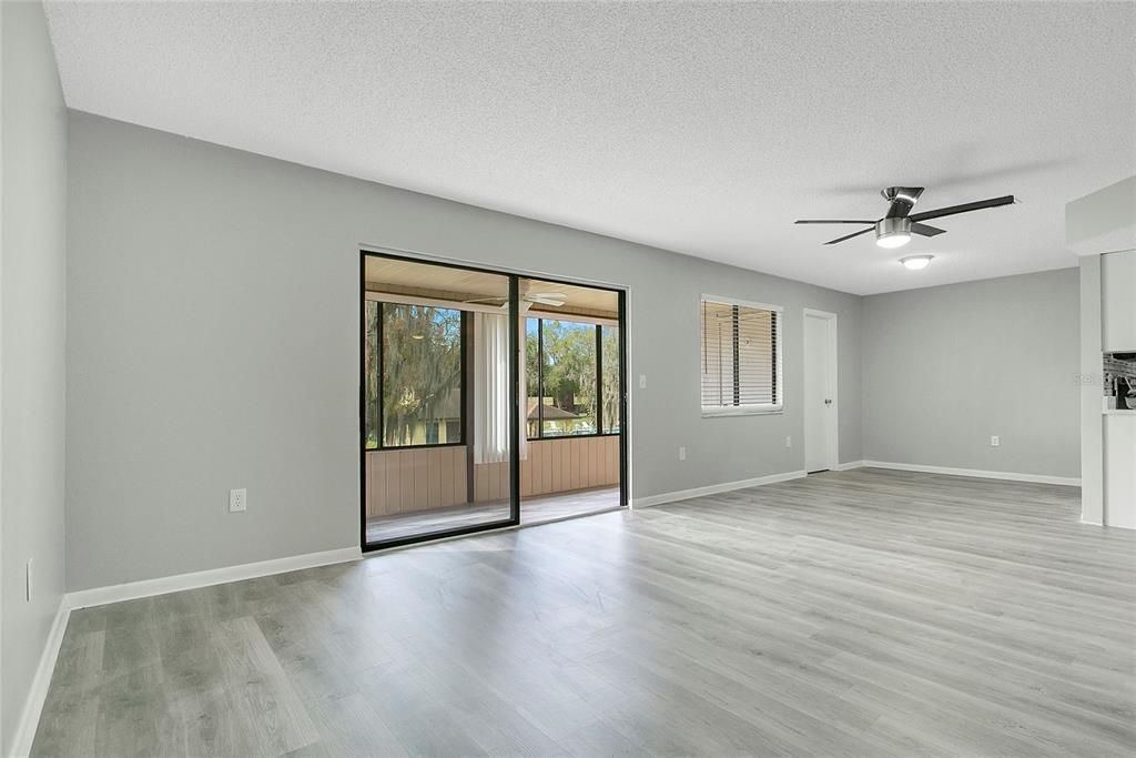 For Sale: $159,500 (2 beds, 2 baths, 1072 Square Feet)