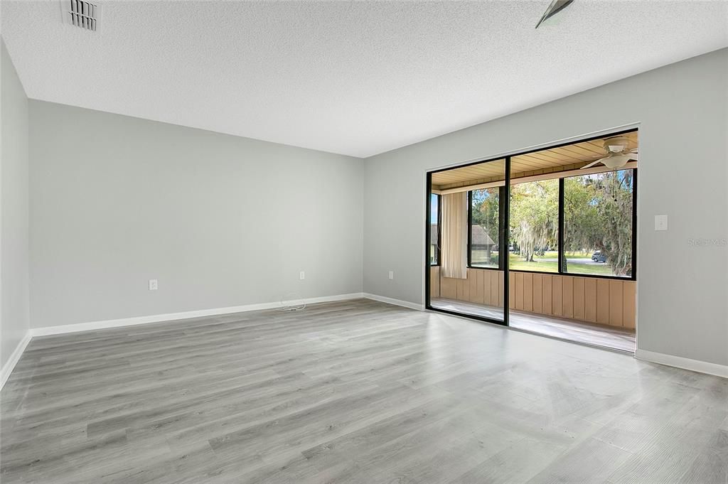 For Sale: $159,500 (2 beds, 2 baths, 1072 Square Feet)