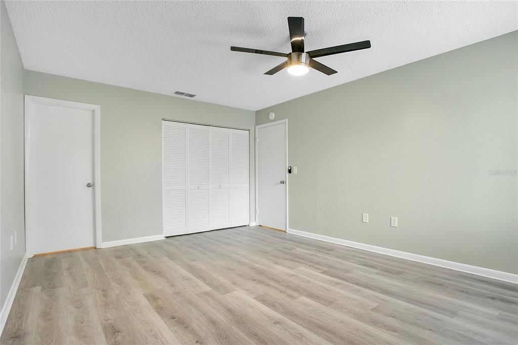 For Sale: $159,500 (2 beds, 2 baths, 1072 Square Feet)