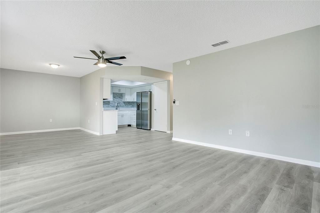 For Sale: $159,500 (2 beds, 2 baths, 1072 Square Feet)