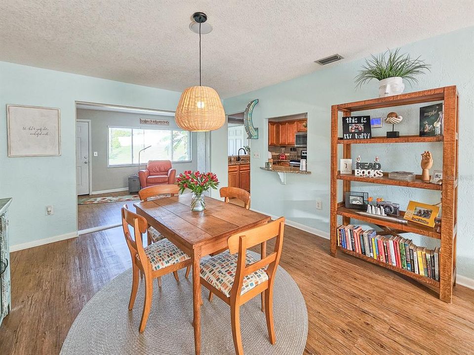 En Venta: $397,500 (2 camas, 2 baños, 1216 Pies cuadrados)