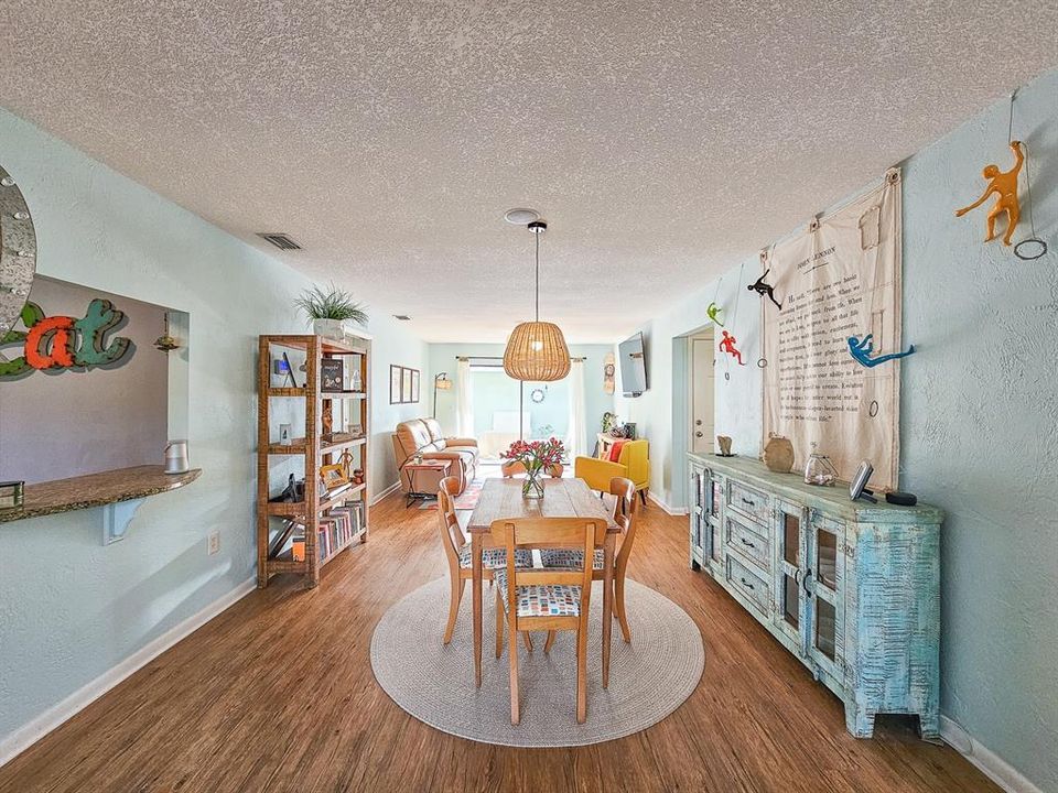 En Venta: $397,500 (2 camas, 2 baños, 1216 Pies cuadrados)