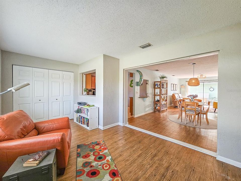 En Venta: $397,500 (2 camas, 2 baños, 1216 Pies cuadrados)