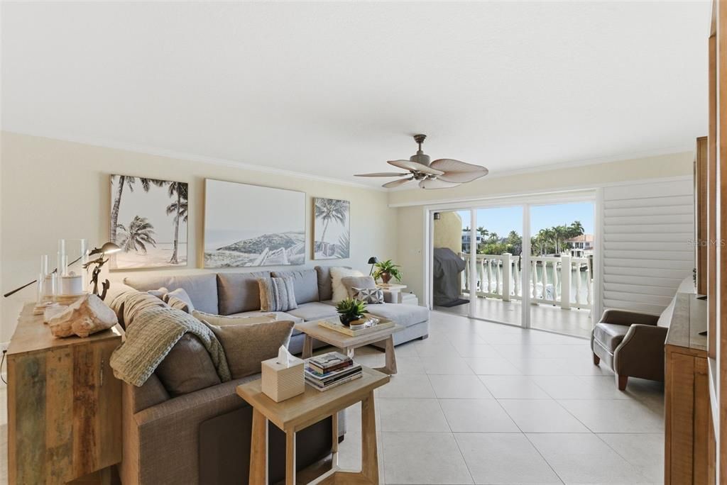 En Venta: $989,000 (2 camas, 2 baños, 1655 Pies cuadrados)