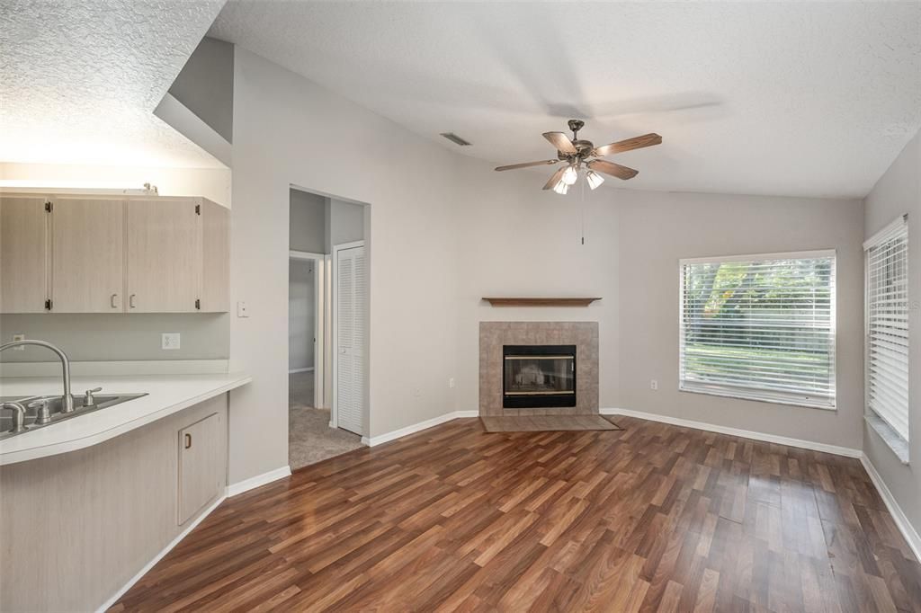 待售: $345,000 (3 贝兹, 2 浴室, 1582 平方英尺)