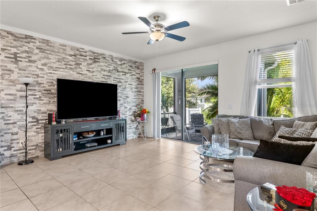 For Sale: $505,000 (4 beds, 2 baths, 1833 Square Feet)