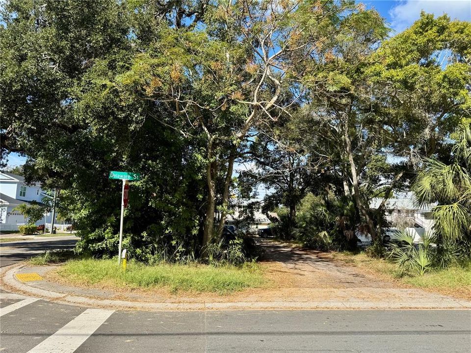 For Sale: $999,000 (0.12 acres)