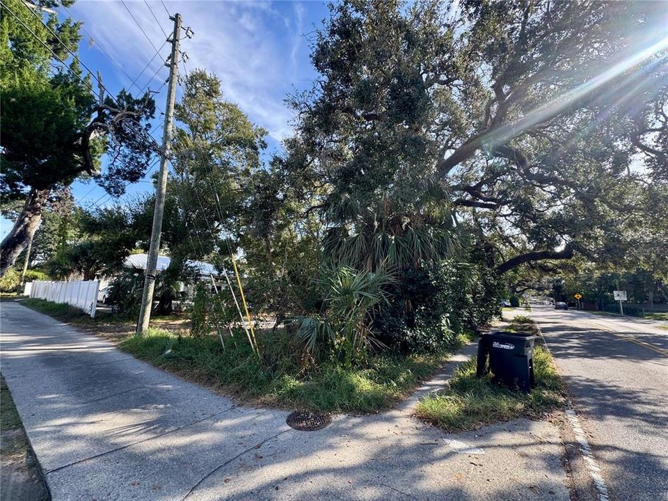 For Sale: $999,000 (0.12 acres)