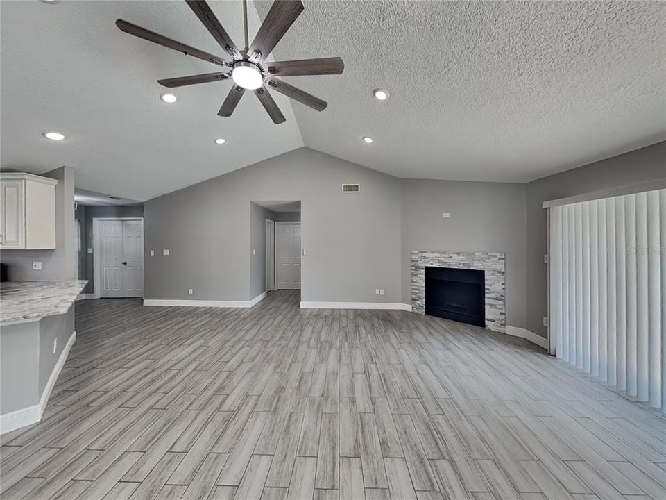 For Rent: $2,949 (4 beds, 2 baths, 1968 Square Feet)