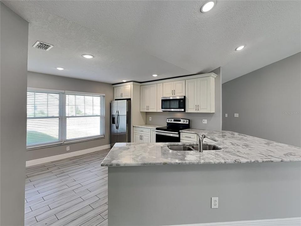 For Rent: $2,949 (4 beds, 2 baths, 1968 Square Feet)