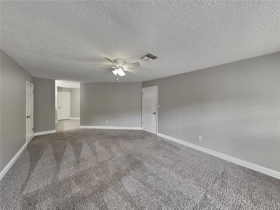 For Rent: $2,949 (4 beds, 2 baths, 1968 Square Feet)