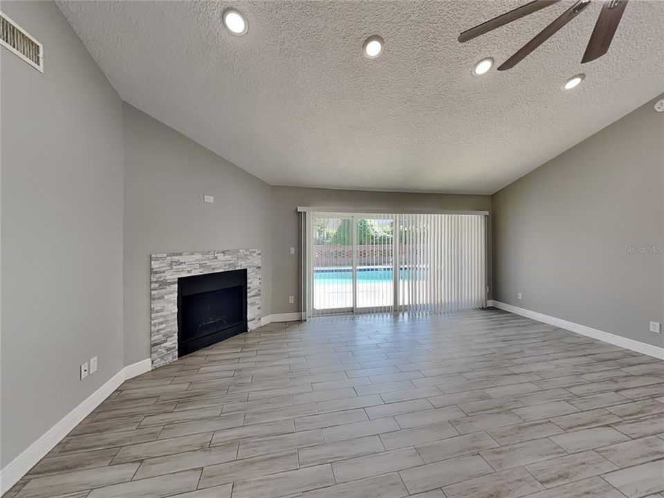 For Rent: $2,949 (4 beds, 2 baths, 1968 Square Feet)