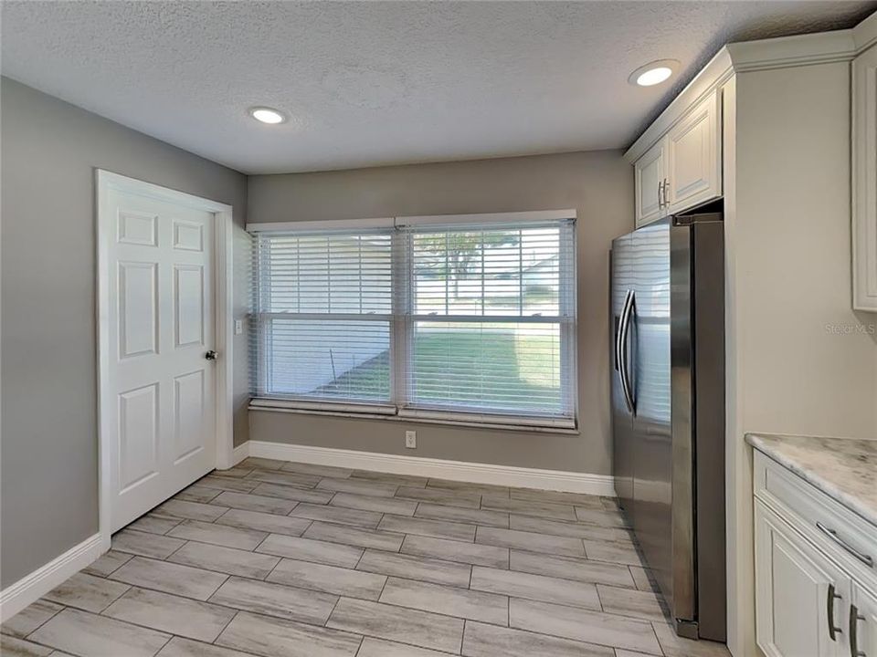 For Rent: $2,949 (4 beds, 2 baths, 1968 Square Feet)