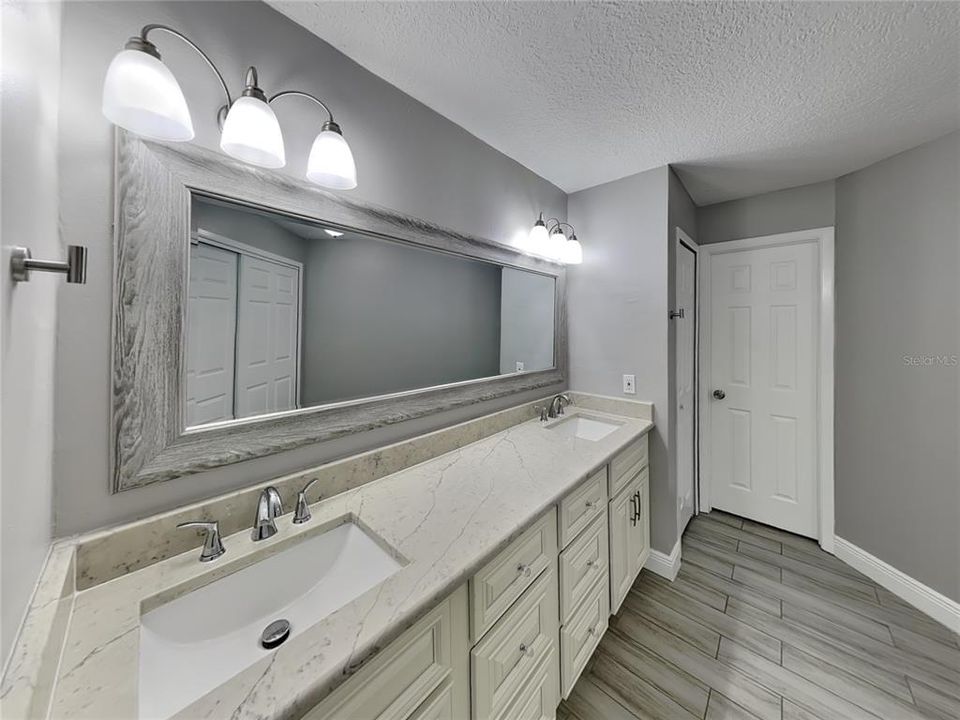 For Rent: $2,949 (4 beds, 2 baths, 1968 Square Feet)