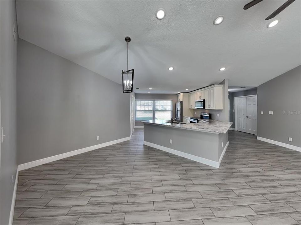 For Rent: $2,949 (4 beds, 2 baths, 1968 Square Feet)