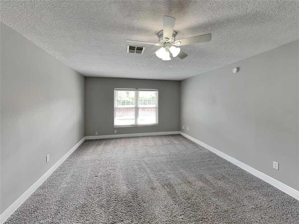 For Rent: $2,949 (4 beds, 2 baths, 1968 Square Feet)