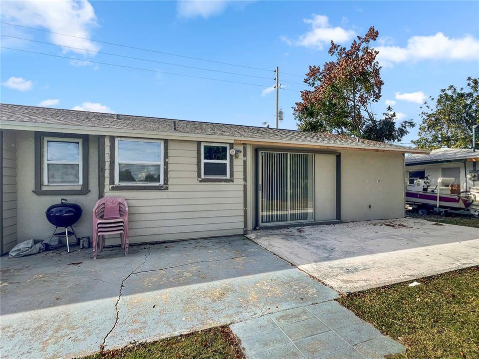 For Rent: $2,300 (3 beds, 2 baths, 1090 Square Feet)