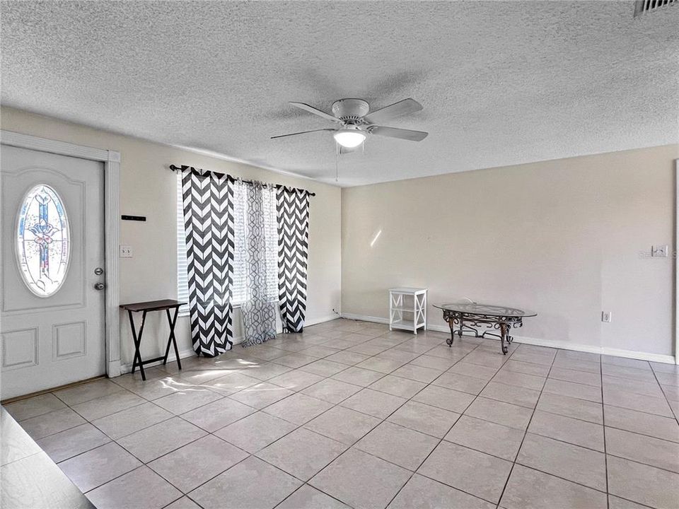For Rent: $2,300 (3 beds, 2 baths, 1090 Square Feet)