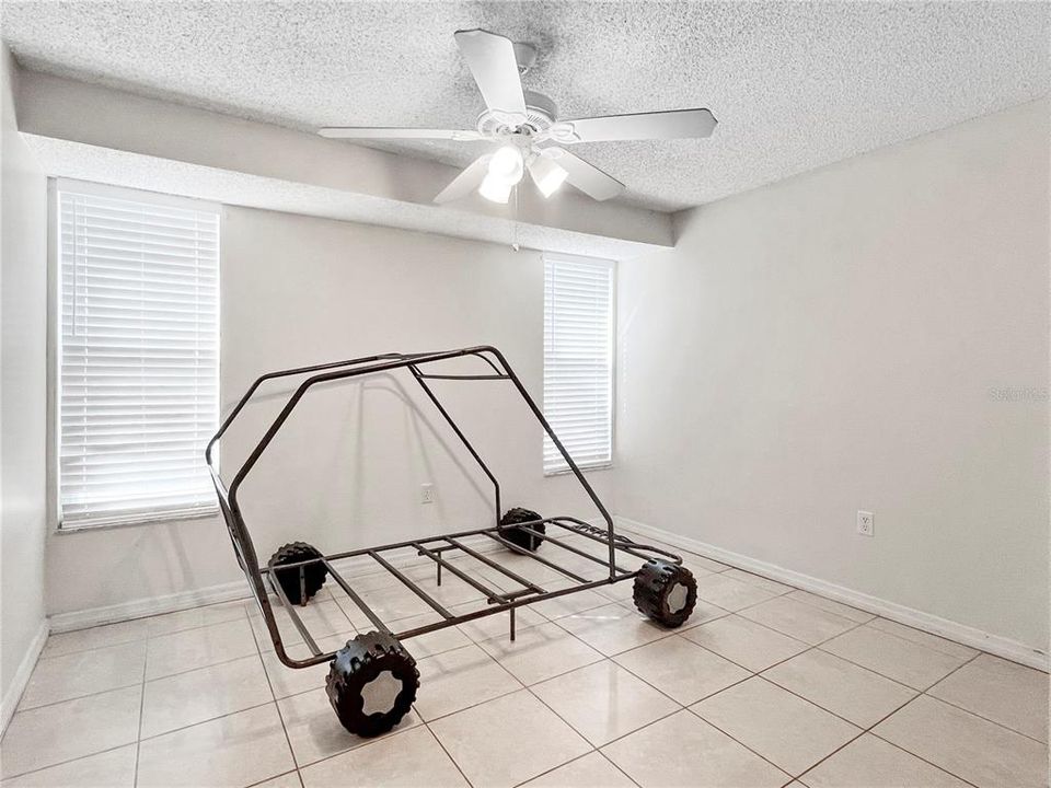 For Rent: $2,300 (3 beds, 2 baths, 1090 Square Feet)