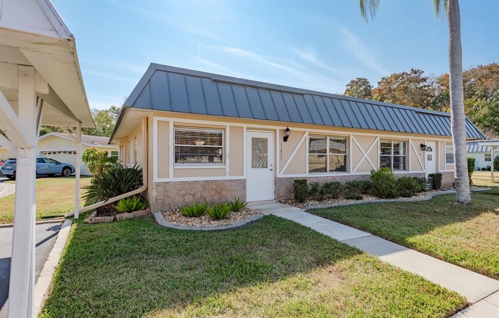 For Sale: $125,000 (2 beds, 2 baths, 984 Square Feet)