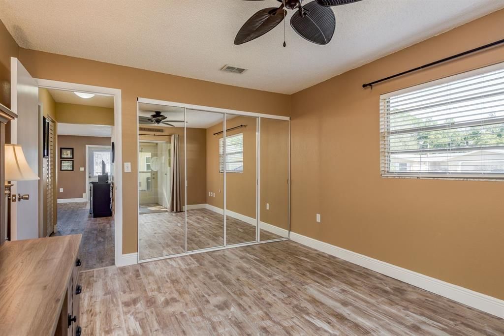 For Sale: $125,000 (2 beds, 2 baths, 984 Square Feet)